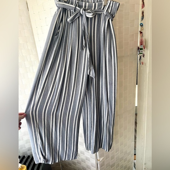 Hollister Flowy Cropped High Rise Pant, Small - Picture 1 of 3